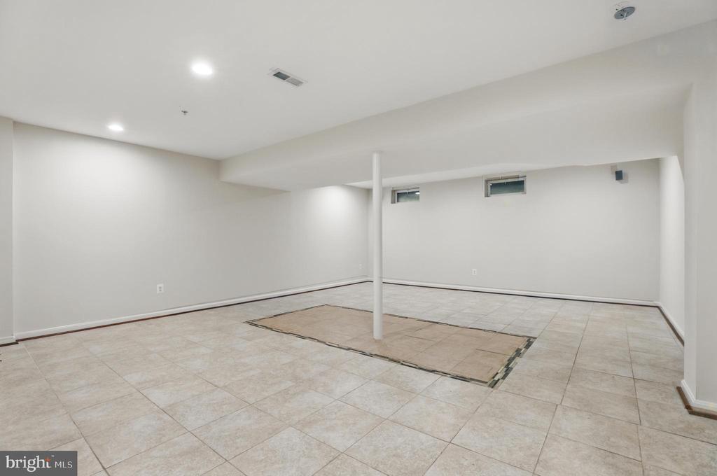 17803 SINGH COURT