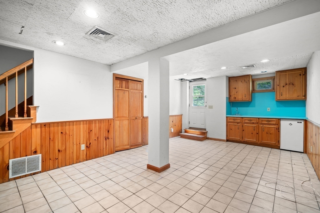 102 Cabot St
