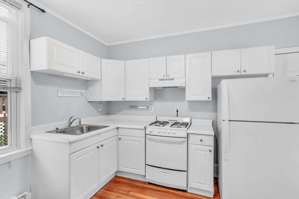 98 Baker St # 1