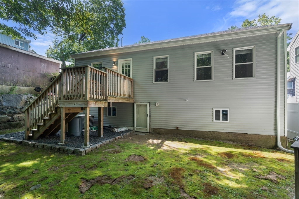 15 Howard St