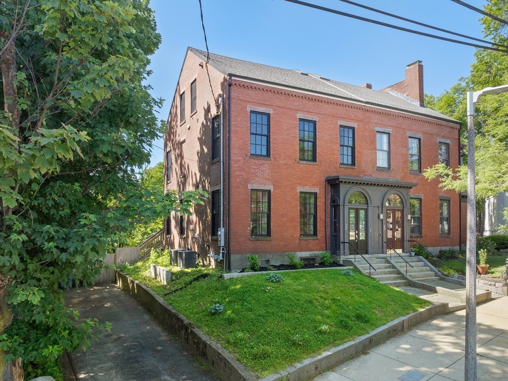 22 Kenilworth St