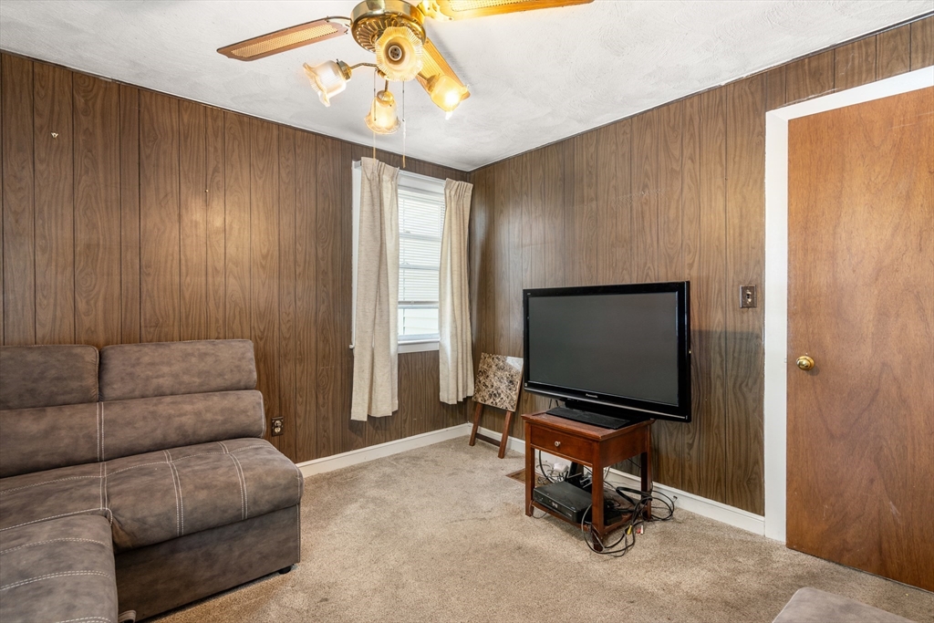 25 Curve St
