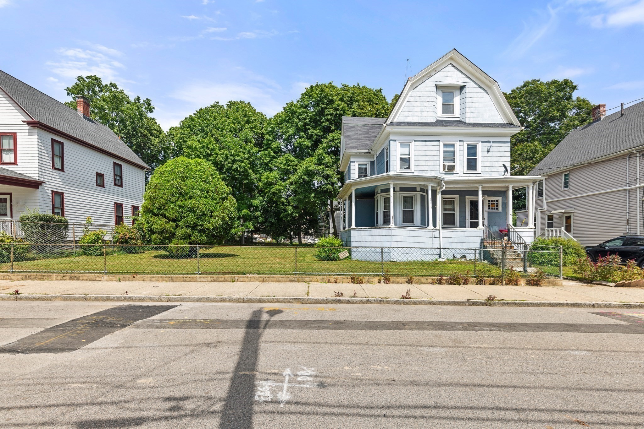 16 Holmfield Ave