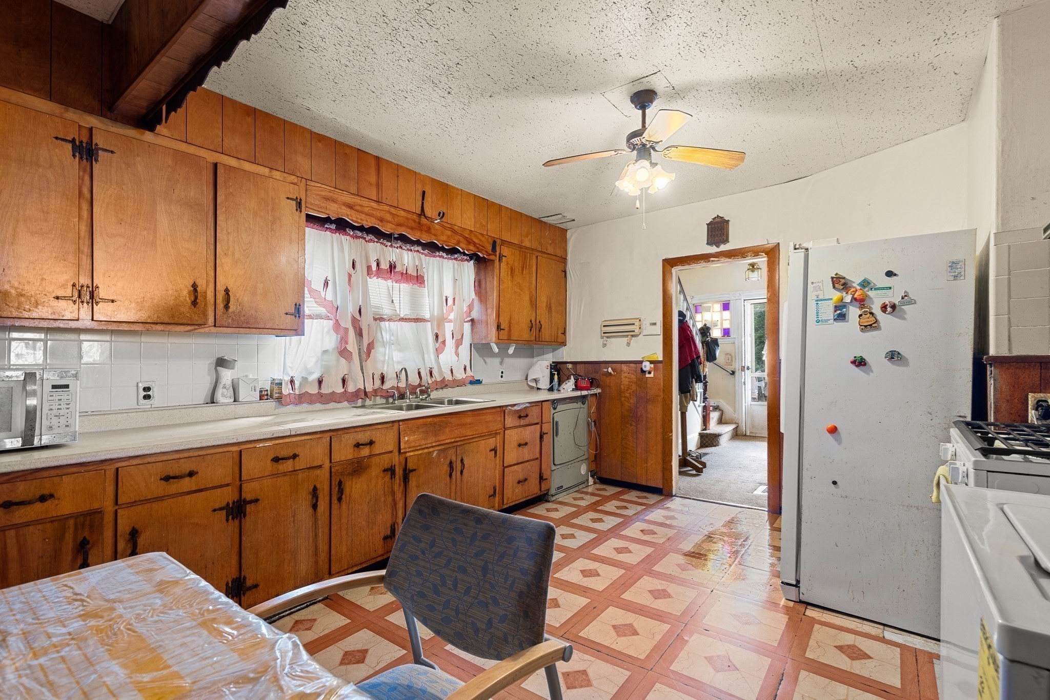 16 Holmfield Ave