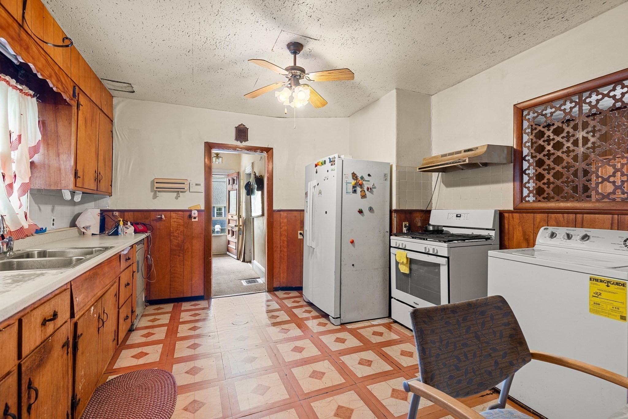 16 Holmfield Ave