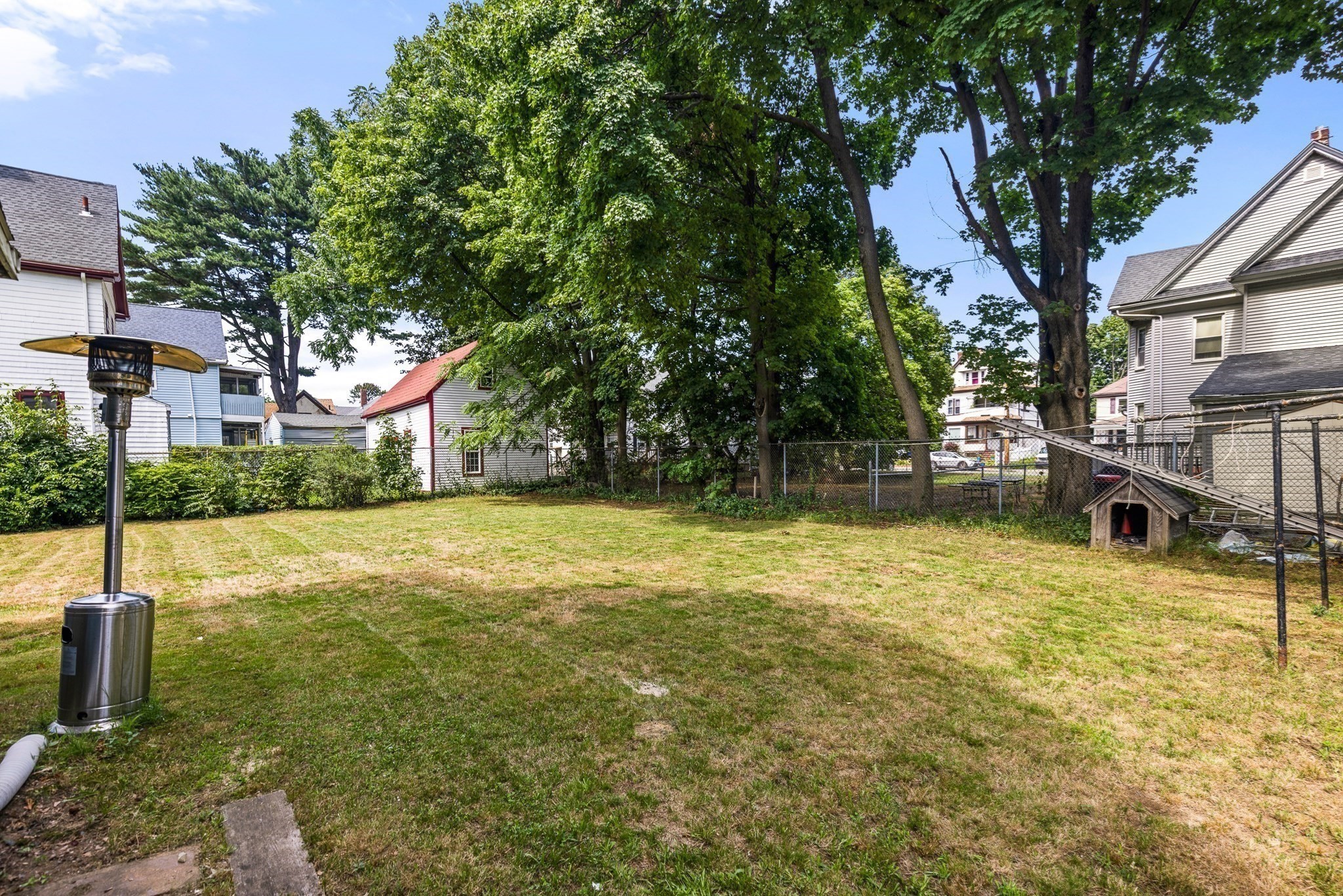 16 Holmfield Ave