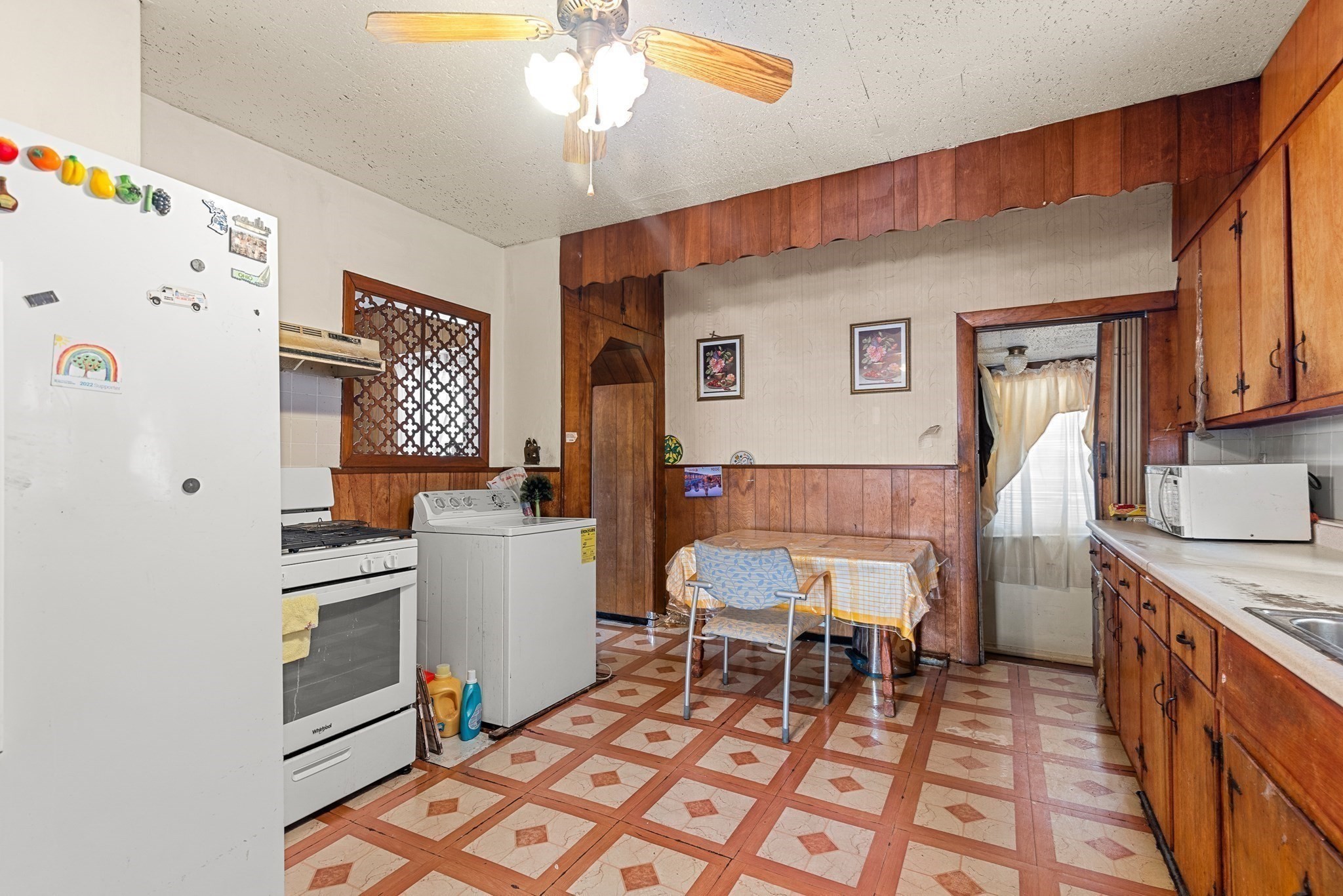 16 Holmfield Ave