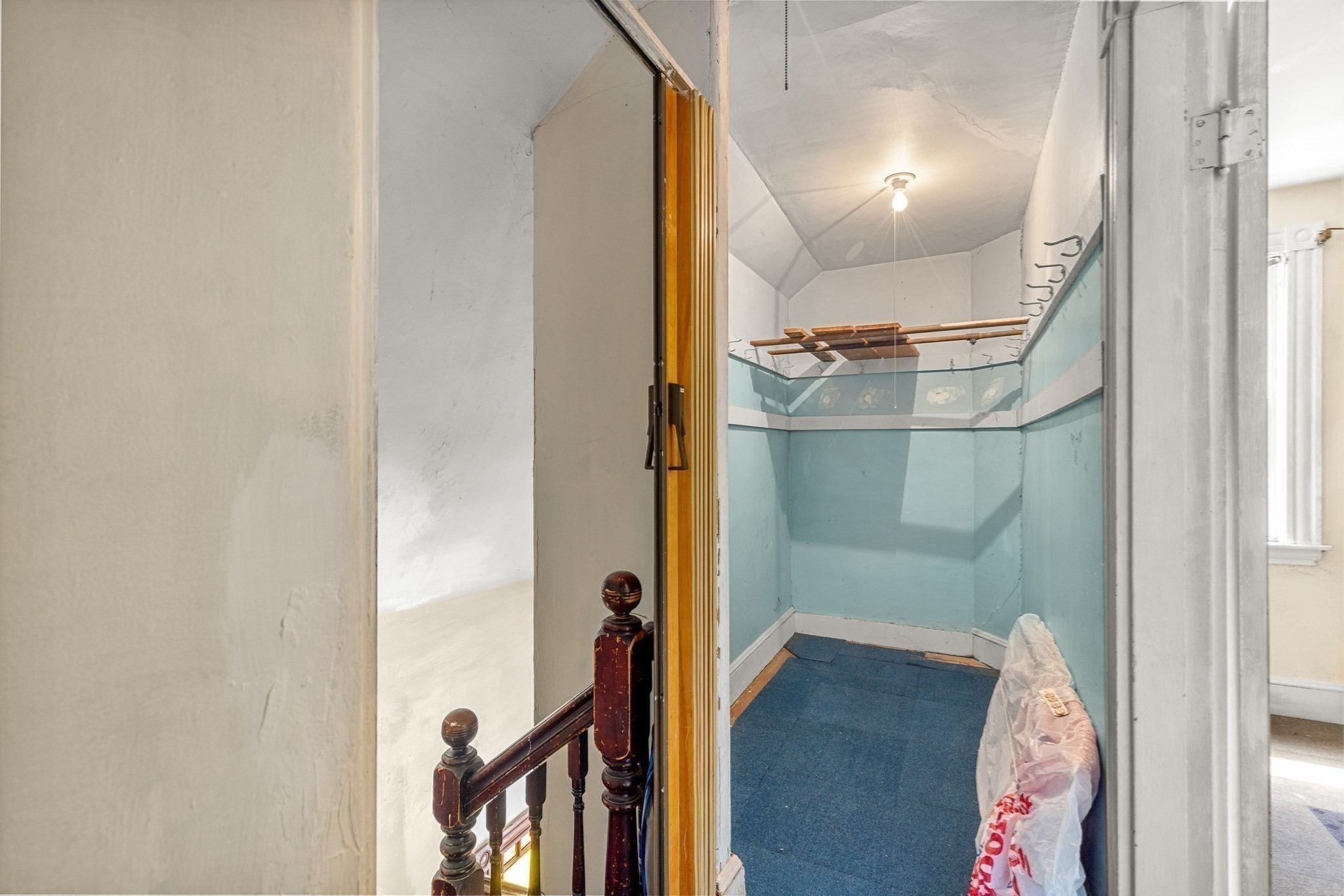 16 Holmfield Ave