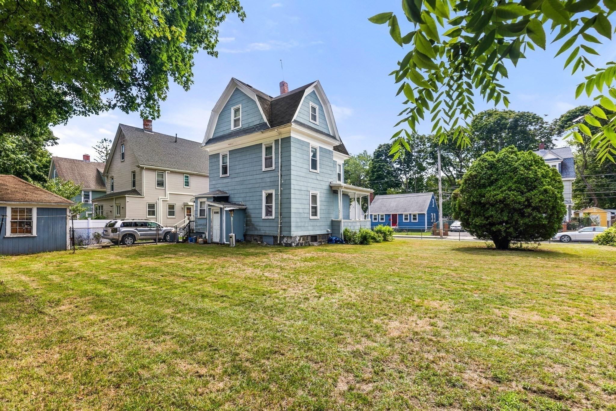 16 Holmfield Ave