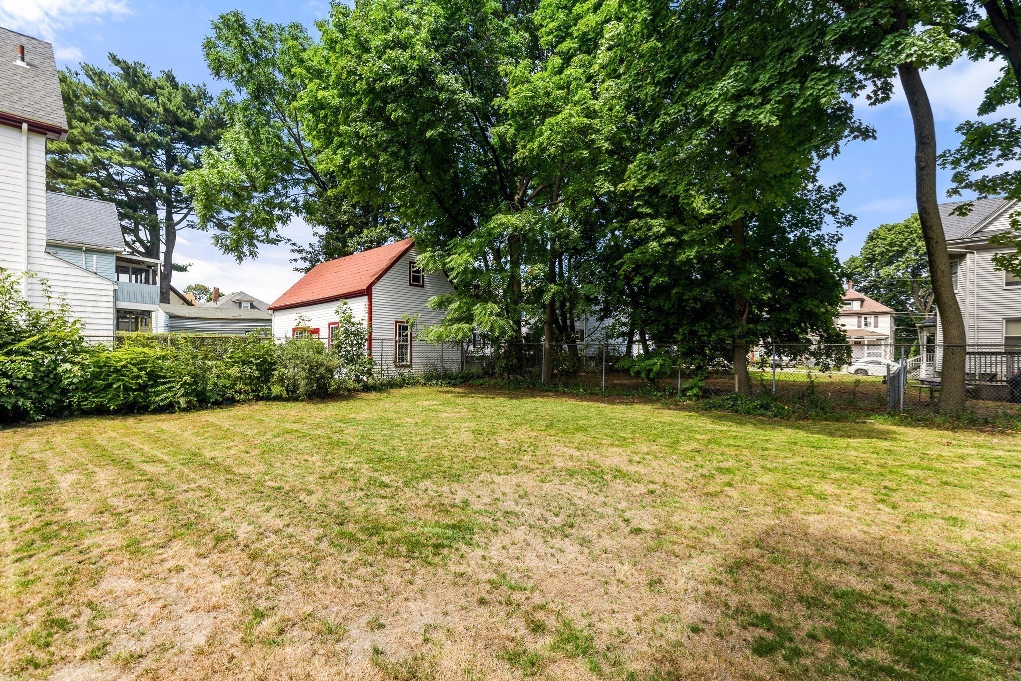 16 Holmfield Ave