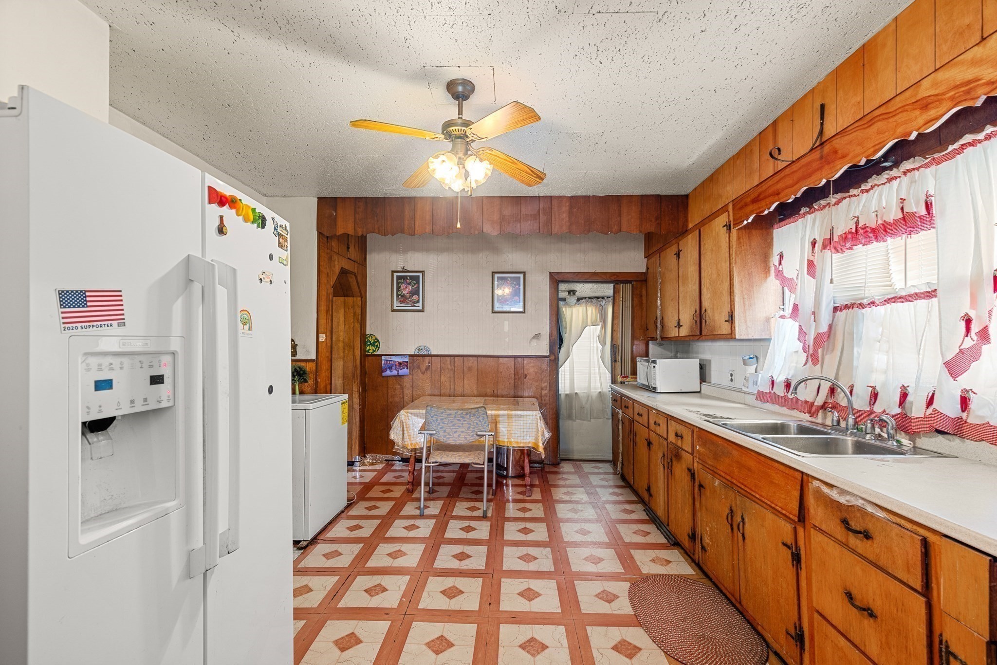 16 Holmfield Ave