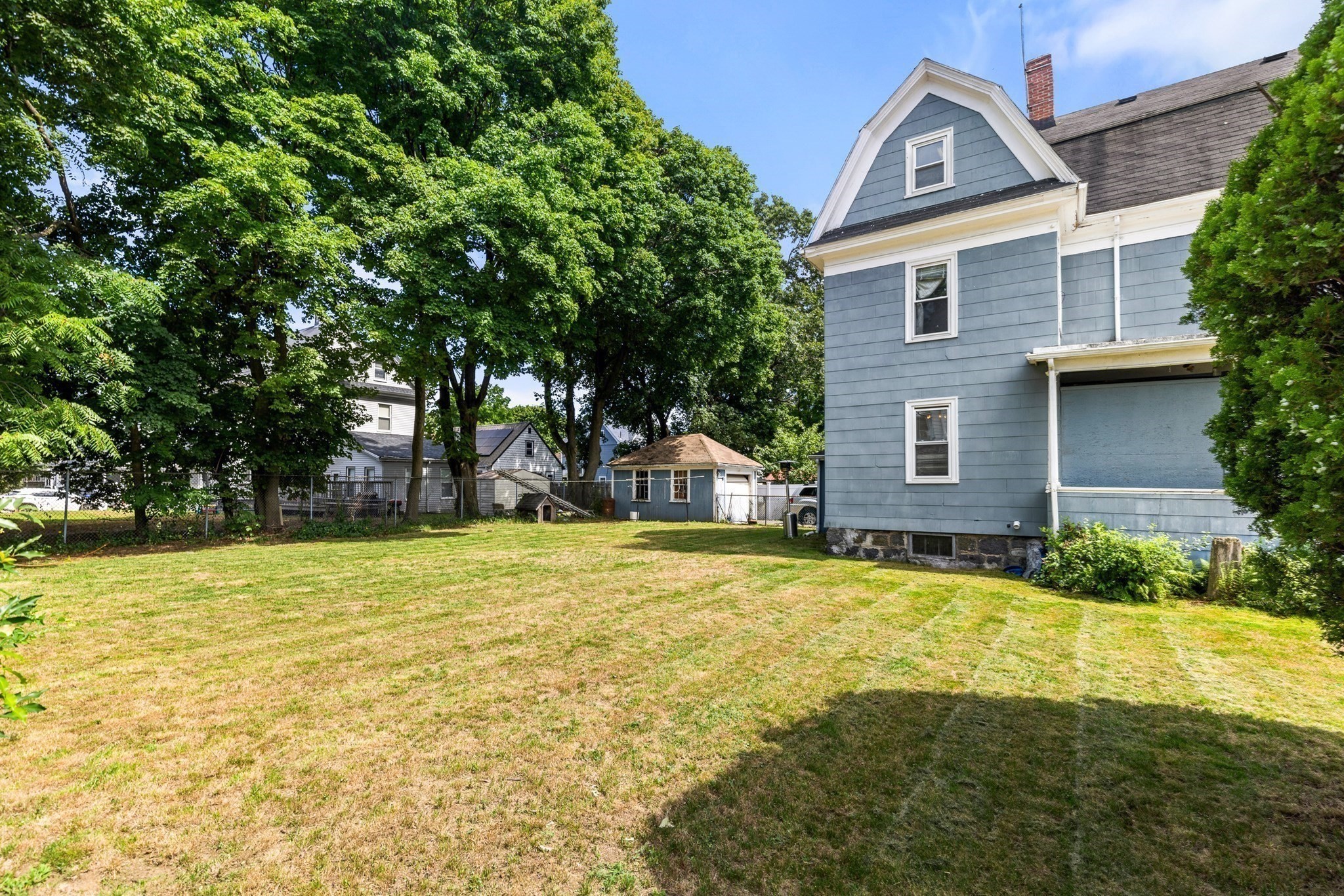 16 Holmfield Ave