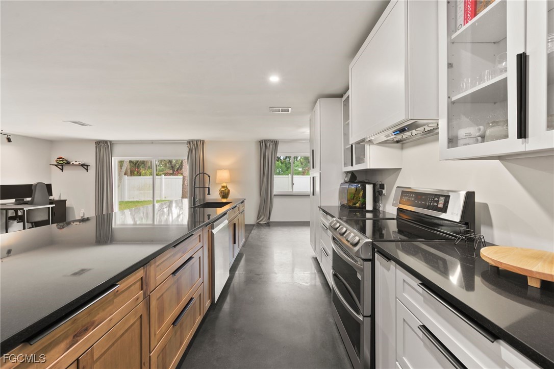 13764 River Forest DR