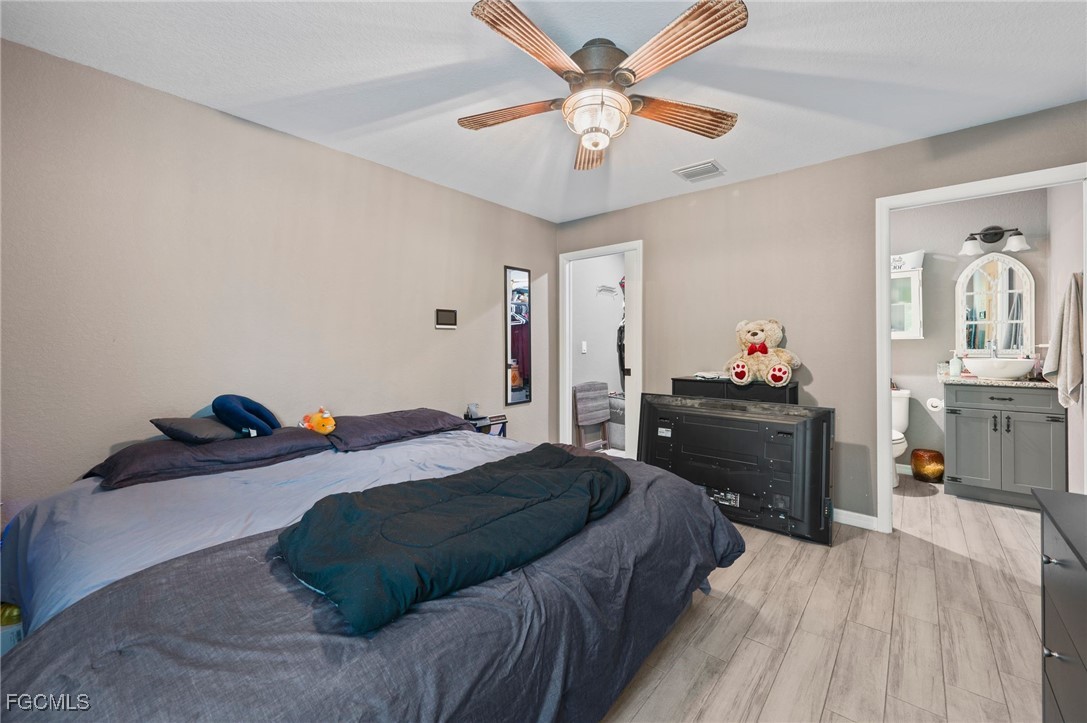 5011 Dania CIR