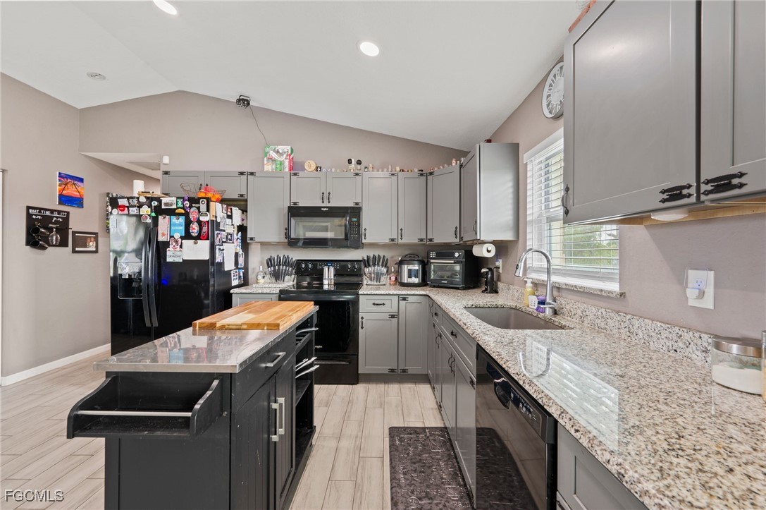 5011 Dania CIR