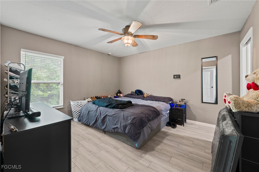 5011 Dania CIR