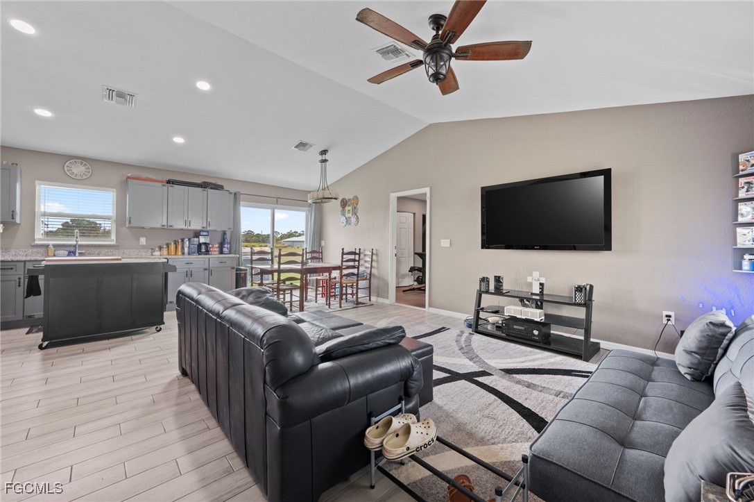 5011 Dania CIR