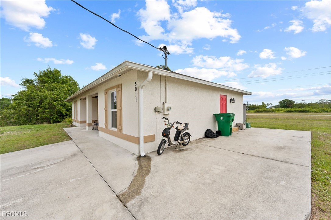 5011 Dania CIR