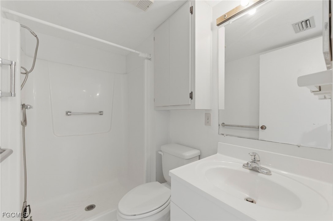 2121 Collier AVE 502