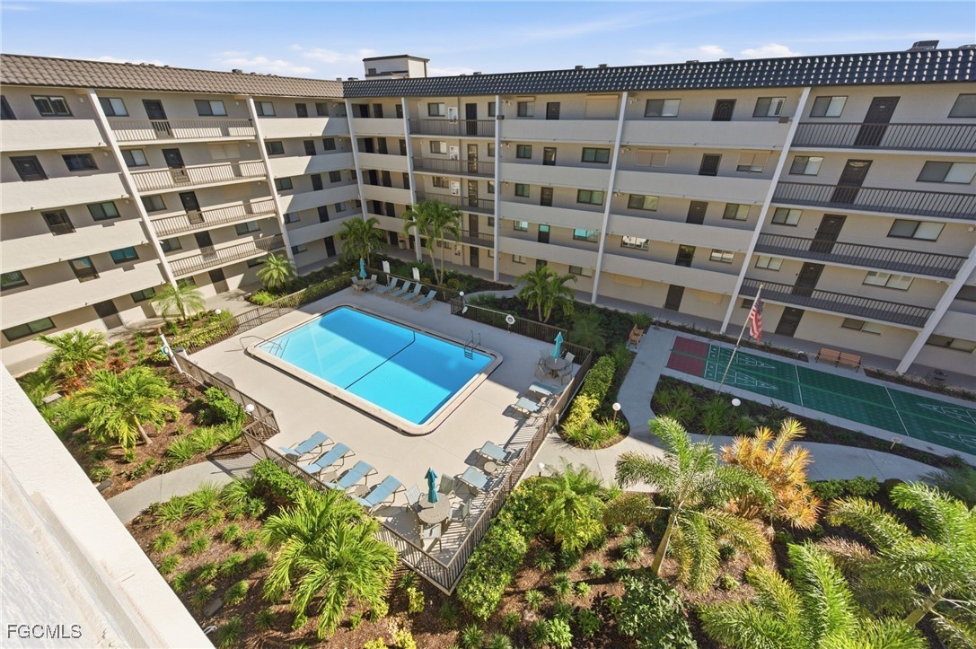 2121 Collier AVE 502