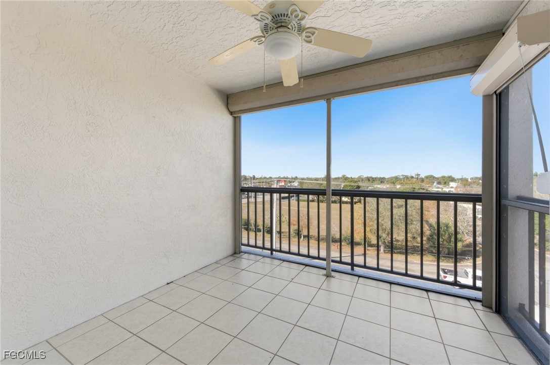 2121 Collier AVE 502