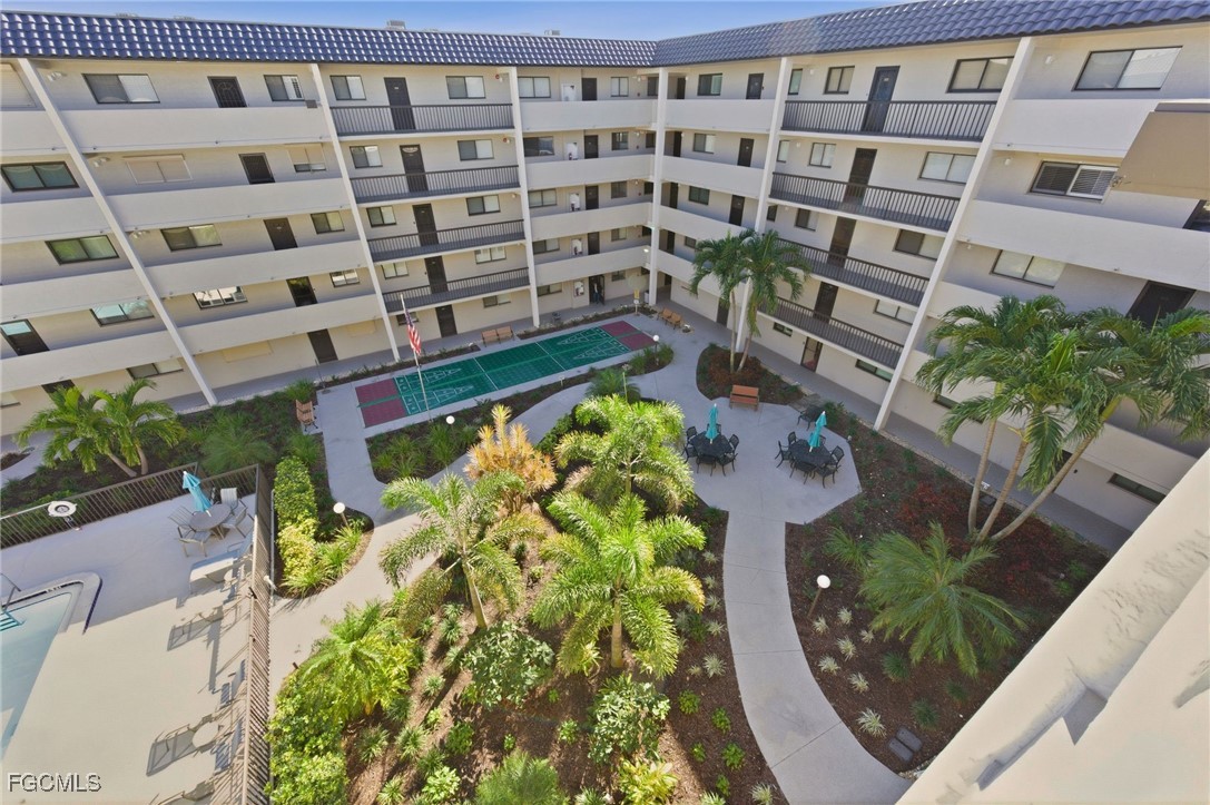 2121 Collier AVE 502