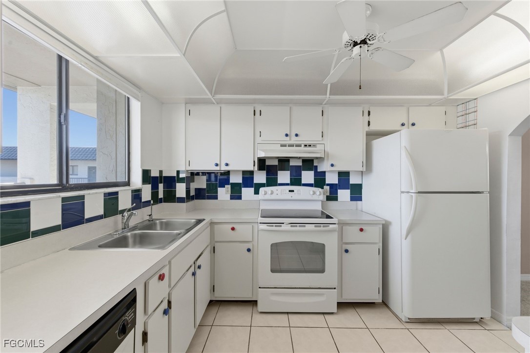 2121 Collier AVE 502