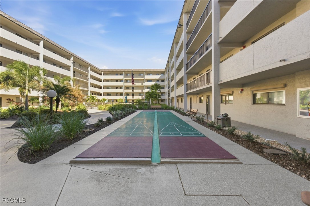 2121 Collier AVE 502