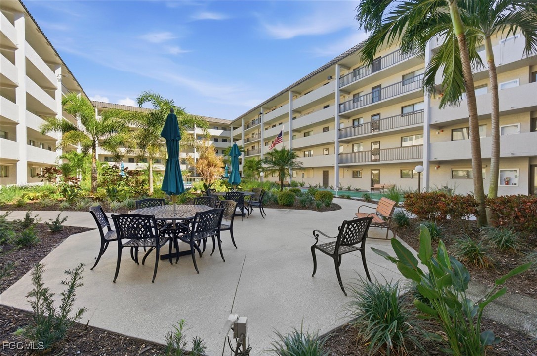 2121 Collier AVE 502