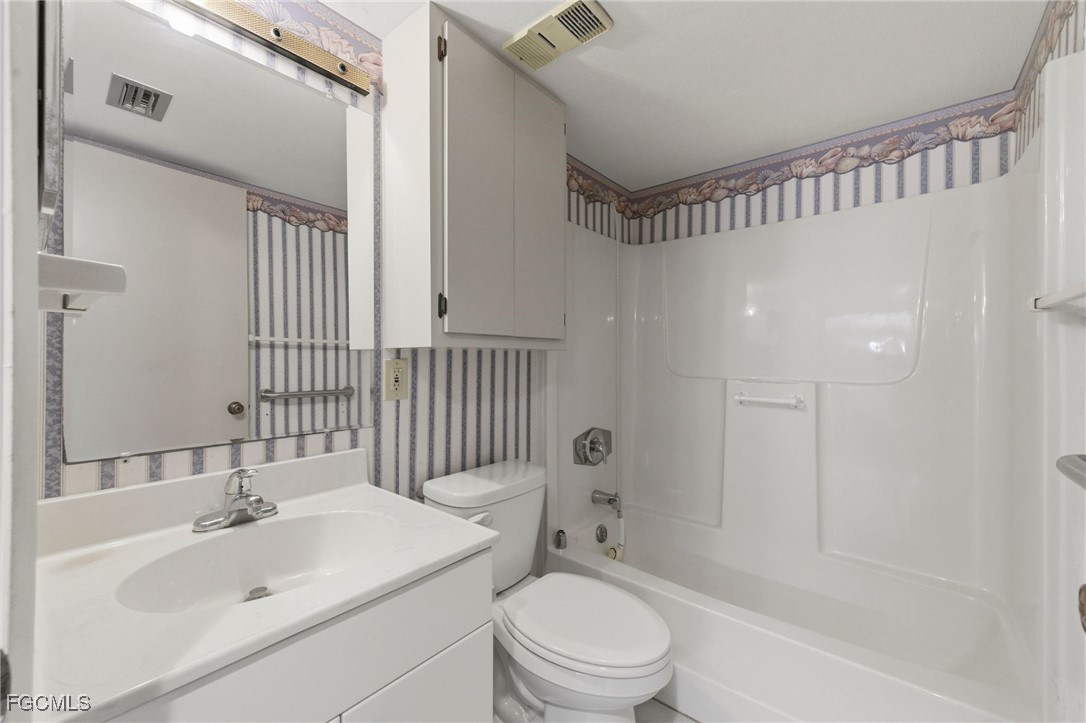 2121 Collier AVE 502