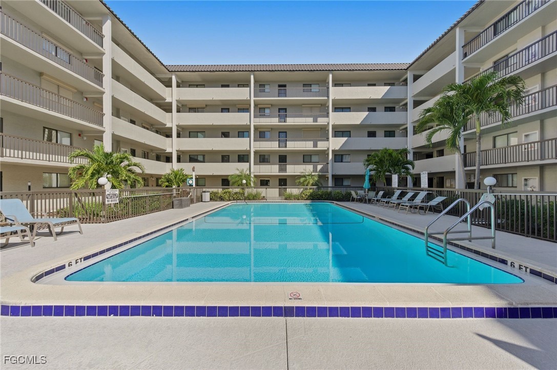 2121 Collier AVE 502