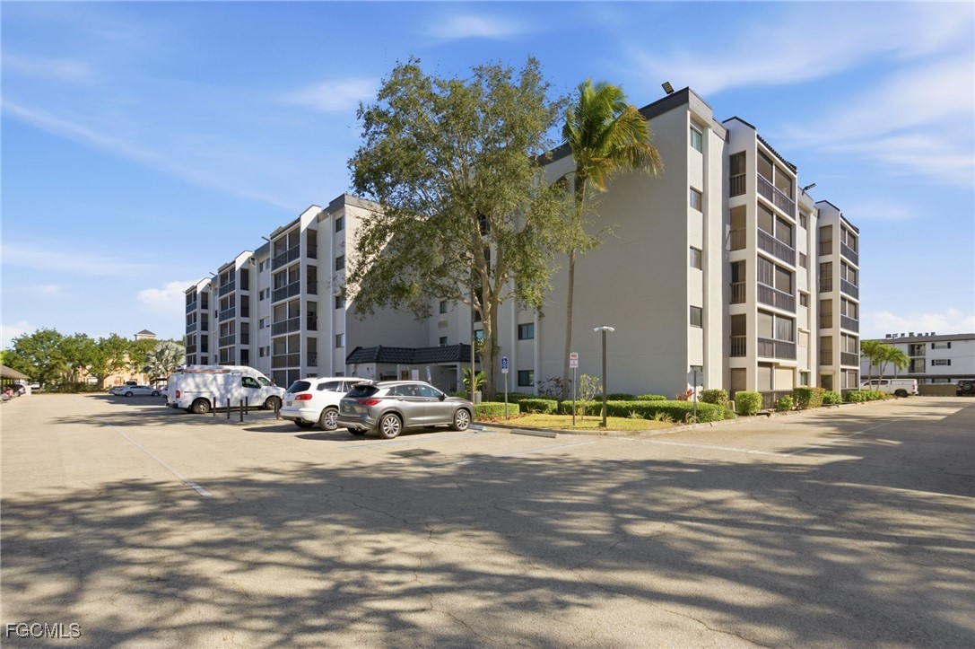 2121 Collier AVE 502