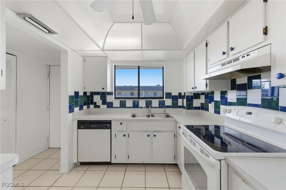 2121 Collier AVE 502
