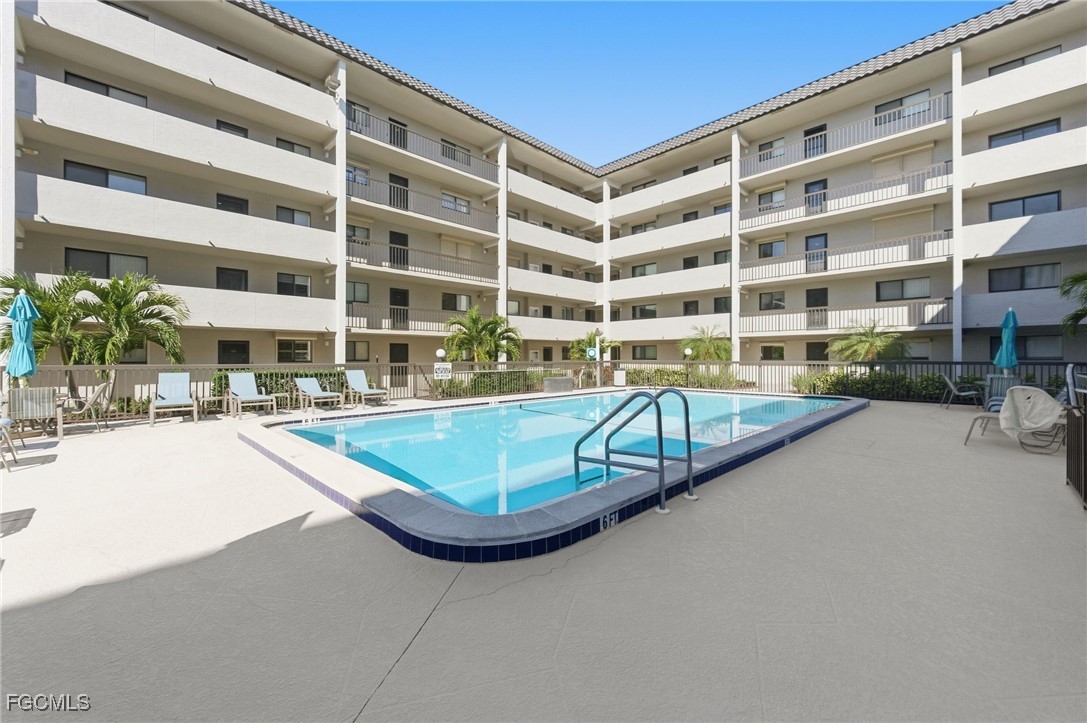 2121 Collier AVE 502