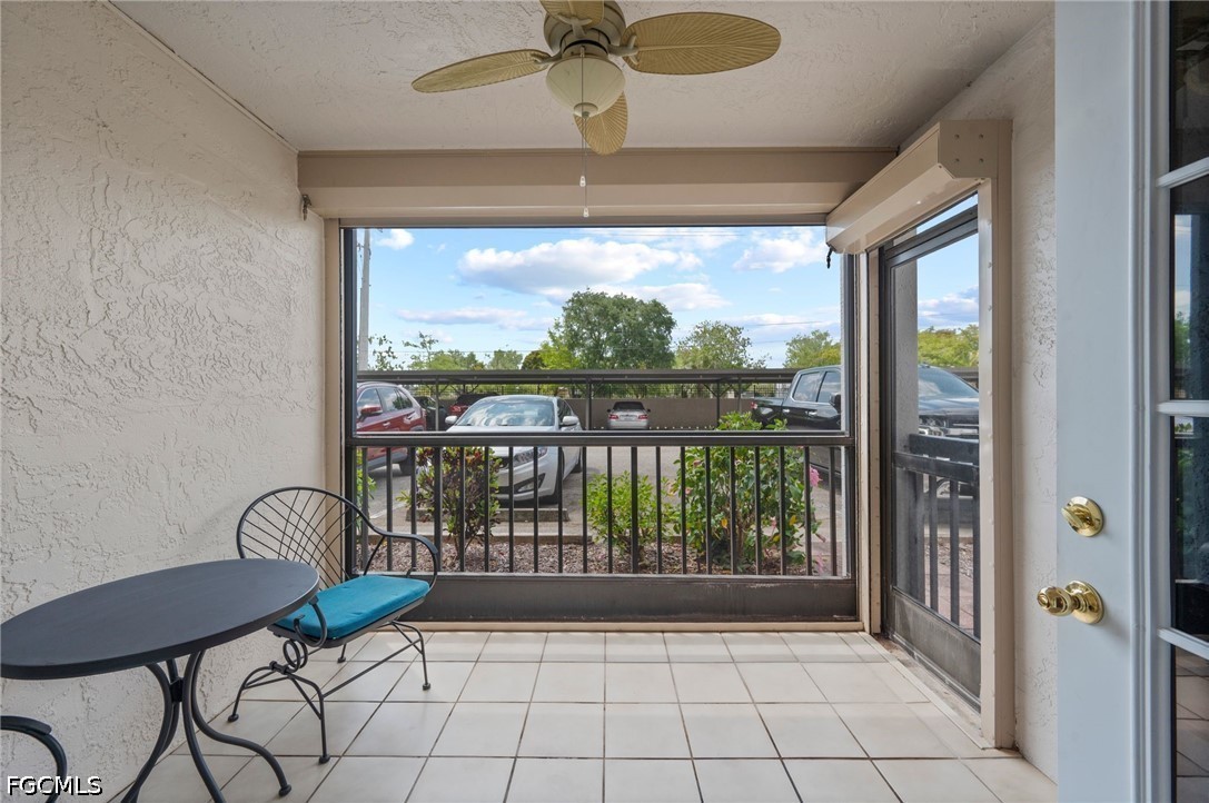 2121 Collier AVE 102