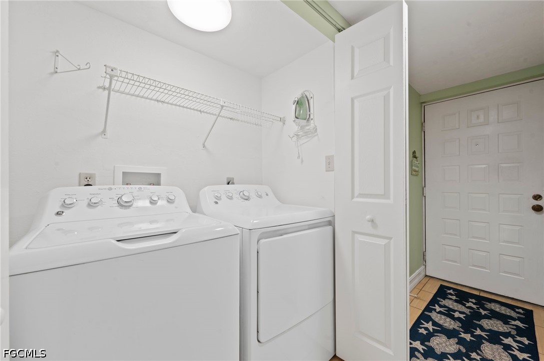 2121 Collier AVE 102