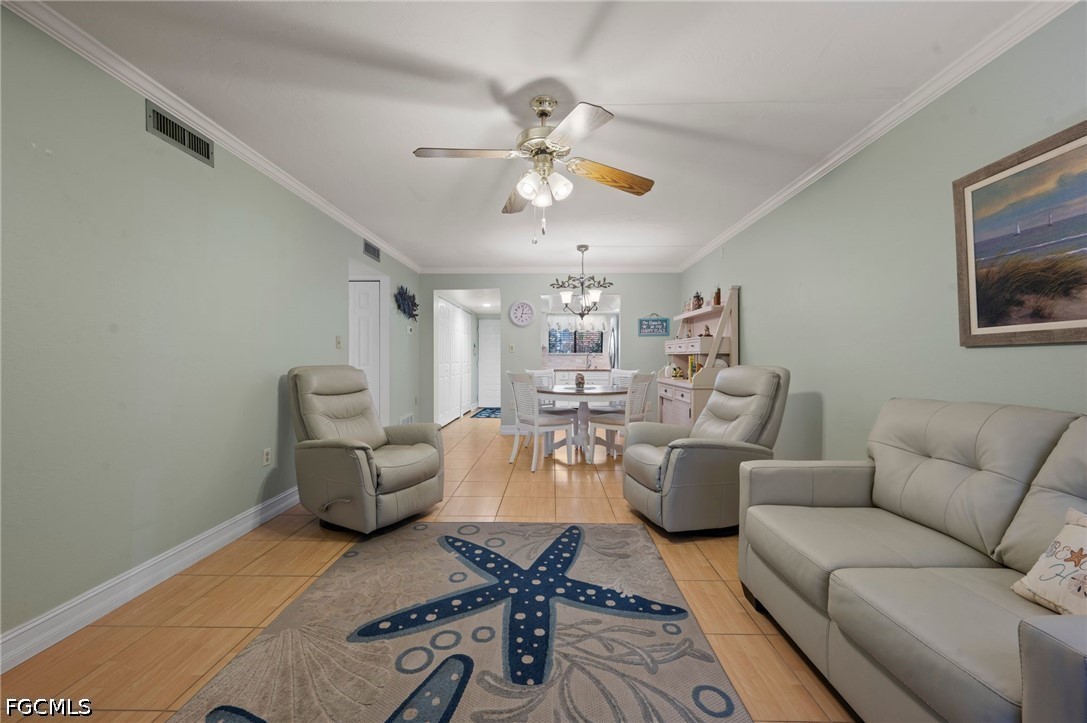 2121 Collier AVE 102