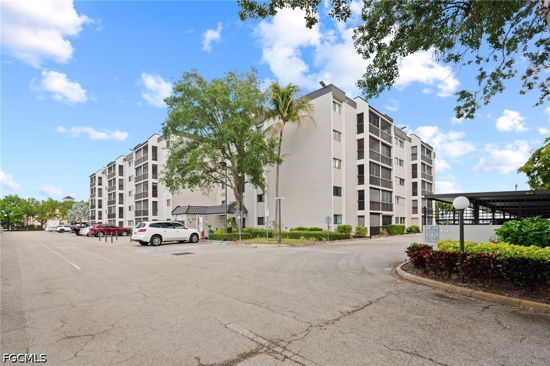 2121 Collier AVE 102