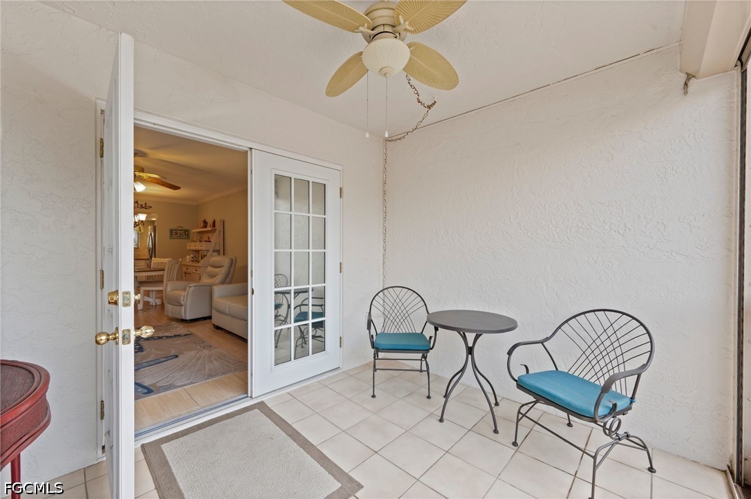 2121 Collier AVE 102