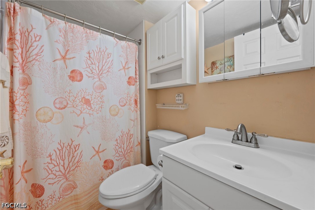 2121 Collier AVE 102