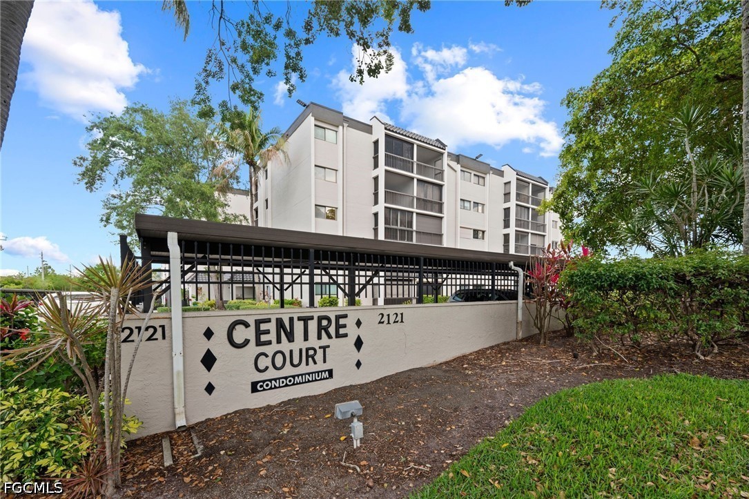 2121 Collier AVE 102