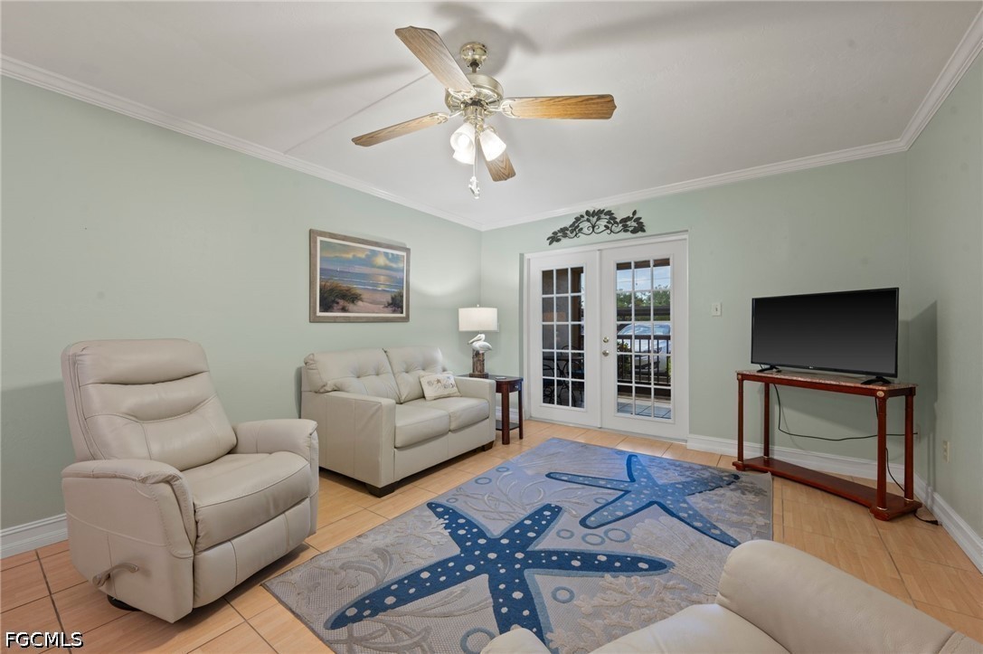 2121 Collier AVE 102