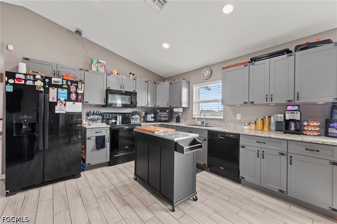 5011 Dania CIR