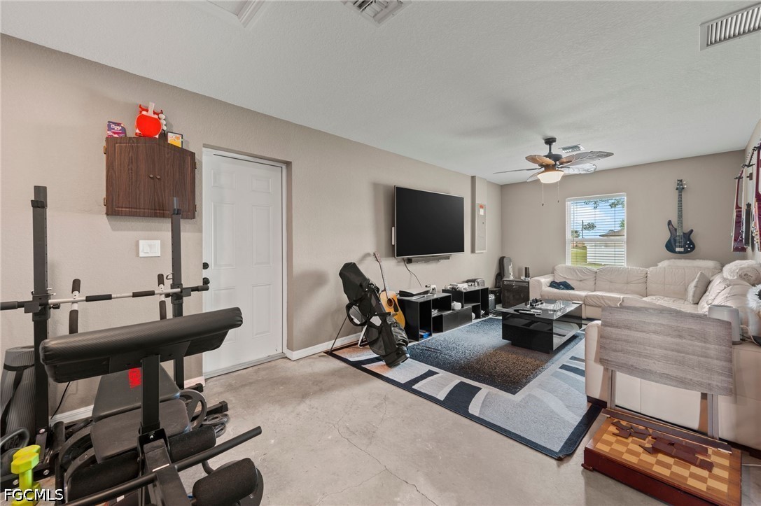 5011 Dania CIR