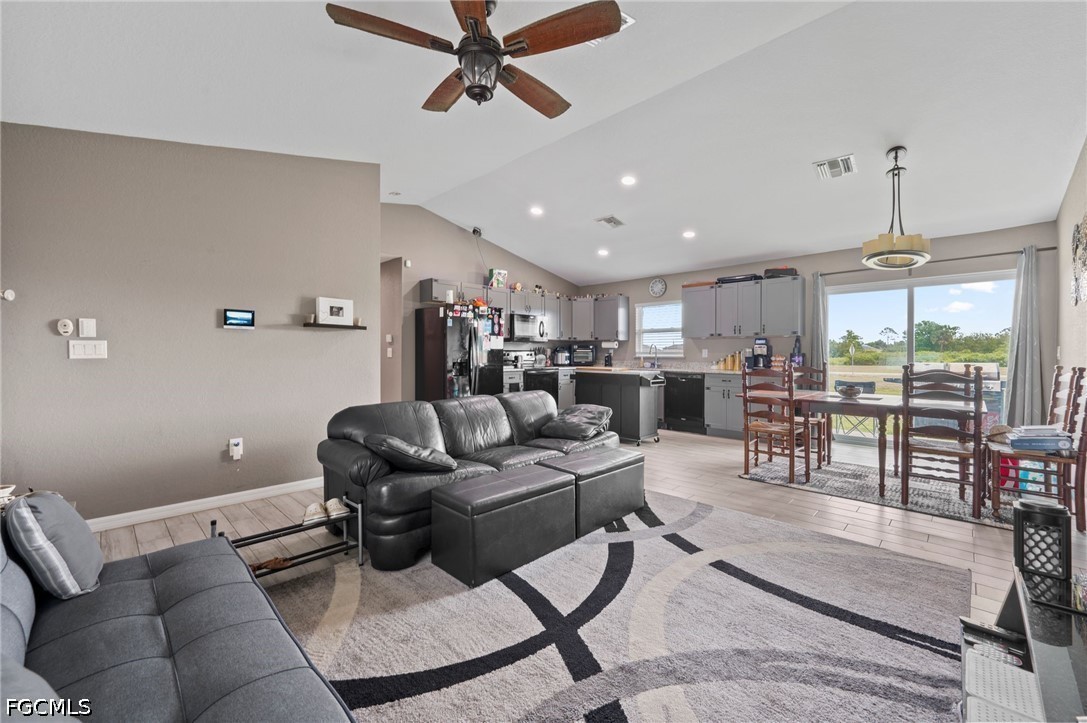 5011 Dania CIR