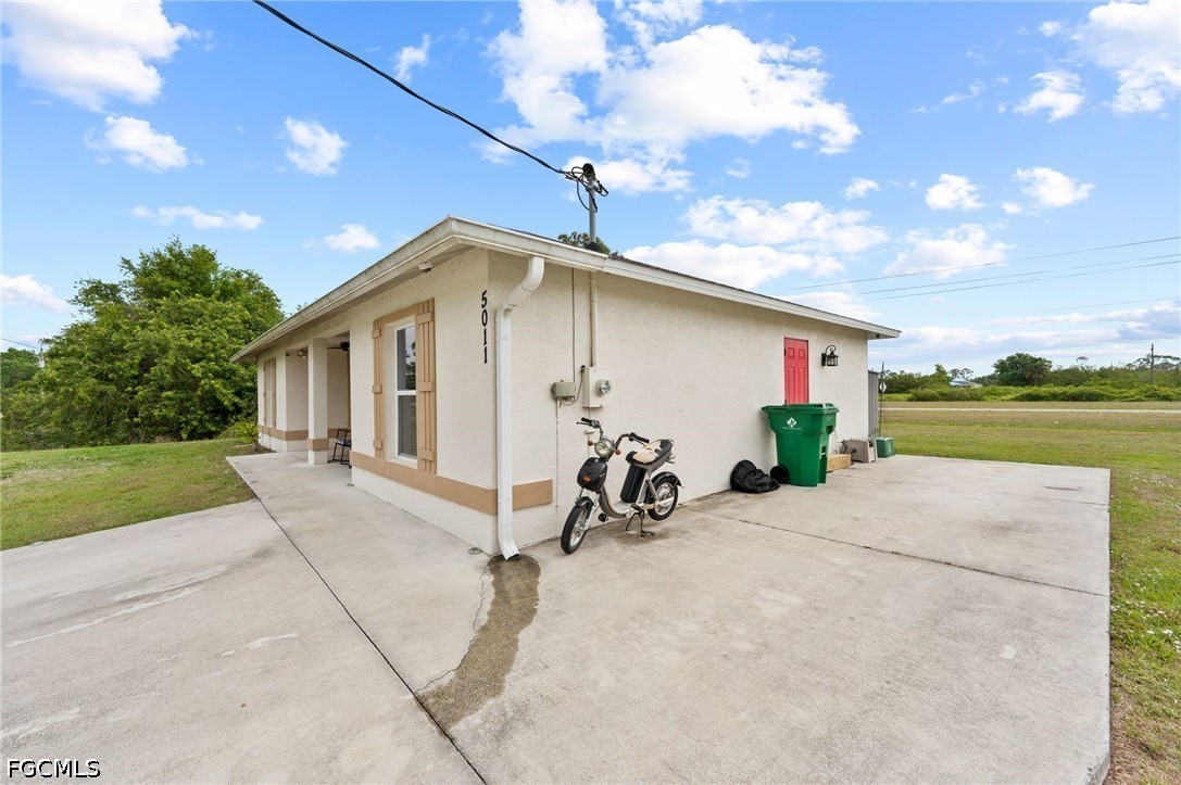 5011 Dania CIR