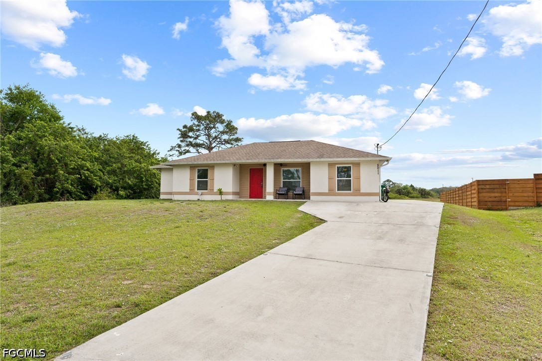5011 Dania CIR
