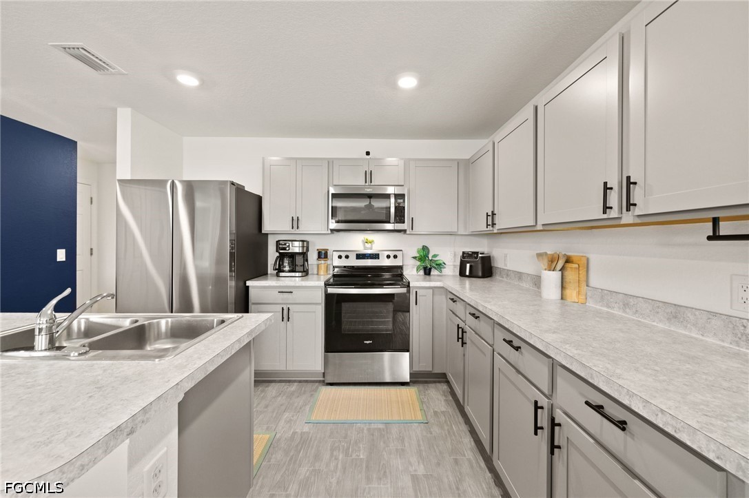 1409 NE 4th PL