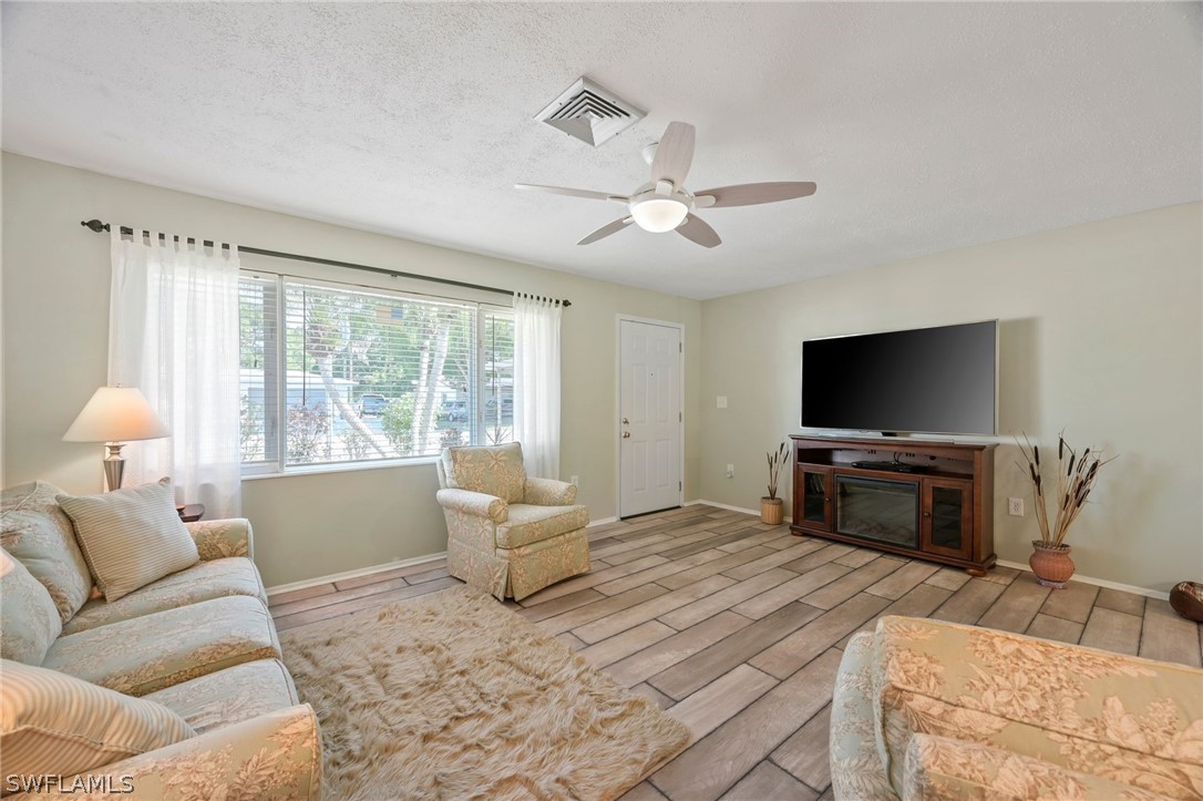 339 Lakeview DR
