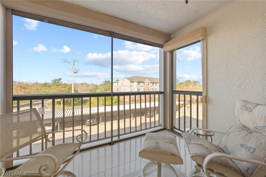 2121 Collier AVE 306